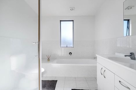 Photo of property in 26/3 Hulme Place, Henderson, Auckland, 0612