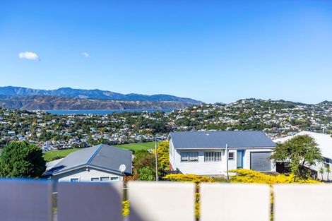 Photo of property in 6 Tamahine Street, Maupuia, Wellington, 6022
