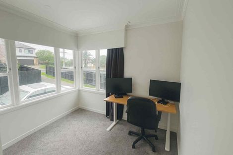 Photo of property in 104 Lincoln Park Avenue, Massey, Auckland, 0614