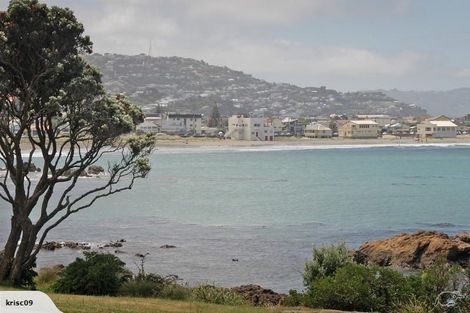 Photo of property in 2/330 Queens Drive, Lyall Bay, Wellington, 6022