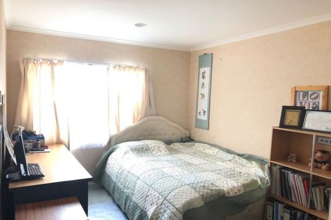 Photo of property in 33a Oakwood Grove, Eastern Beach, Auckland, 2012