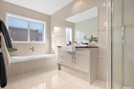 Photo of property in 15 Kouras Place, Flat Bush, Auckland, 2016