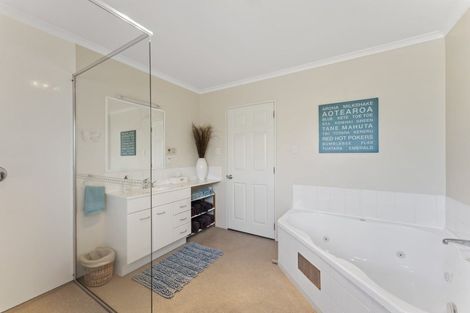 Photo of property in 8 Sapphire Grove, Birchville, Upper Hutt, 5018