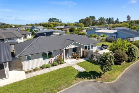 Photo of property in 4 Te Wiremu Lane, Otaki, 5512