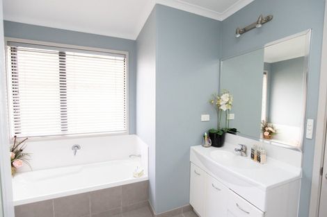 Photo of property in 42 Benner Drive, Ngatea, 3503