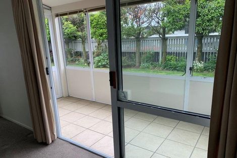 Photo of property in 11 Memorial Avenue, Ilam, Christchurch, 8053