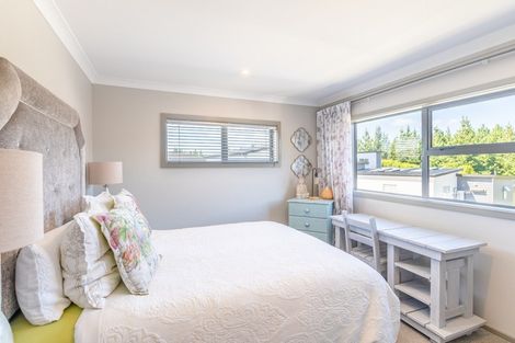 Photo of property in 90b/1 Endeavour Drive, Whitby, Porirua, 5024