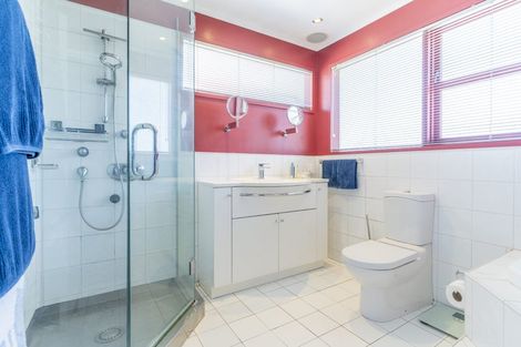 Photo of property in 48 Churton Drive, Churton Park, Wellington, 6037