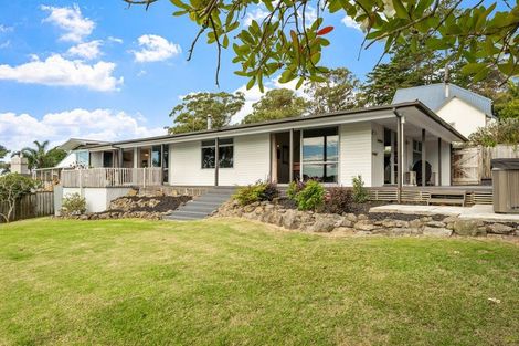 Photo of property in 12 Tawhana Crescent, Red Beach, 0932