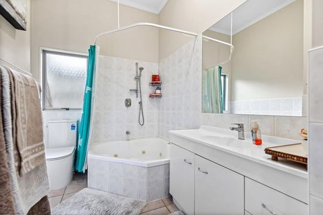 Photo of property in 21 Cinnabar Place, Westgate, Auckland, 0614