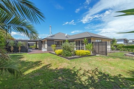 Photo of property in 5 Galea Grove, Kelvin Grove, Palmerston North, 4414
