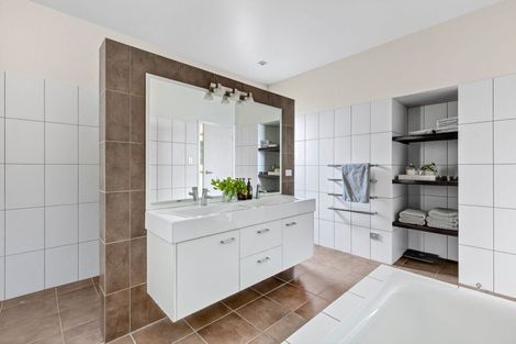 Photo of property in 1 Norfolk Drive, Cambridge, 3434