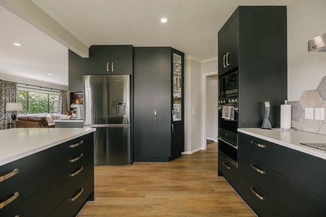Photo of property in 20 Abby Road, Fitzherbert, Palmerston North, 4410