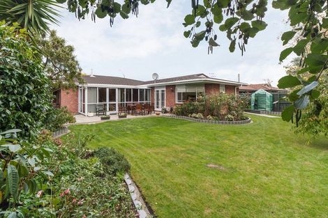 Photo of property in 98 John F Kennedy Drive, Milson, Palmerston North, 4414