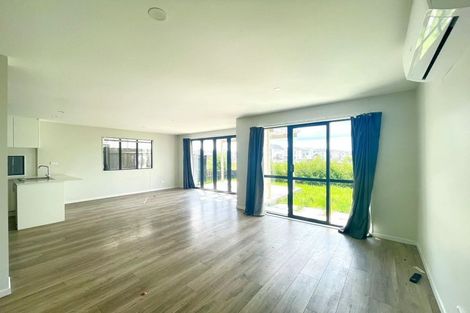 Photo of property in 11 Irving Place, Hobsonville, Auckland, 0616