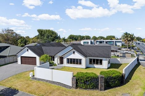 Photo of property in 2 Coleraine Drive, Rototuna, Hamilton, 3210