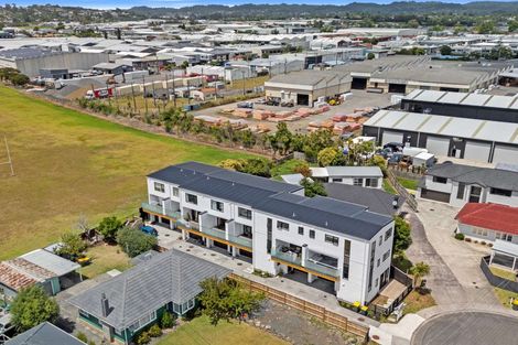 Photo of property in 3/68 Smythe Road, Henderson, Auckland, 0612