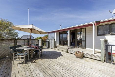 Photo of property in 2 Honnor Place, Hurdon, New Plymouth, 4310