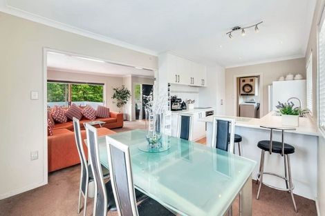 Photo of property in 2 Hollyhock Place, Browns Bay, Auckland, 0630