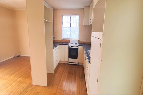 Photo of property in 34 Islington Avenue, New Lynn, Auckland, 0600