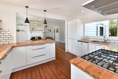 Photo of property in 43 Puriri Street, Helensville, 0800