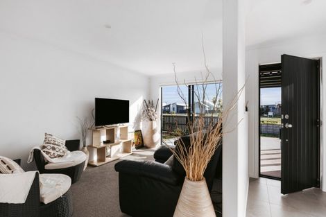 Photo of property in 20 Atutahi Lane, Papamoa, 3118