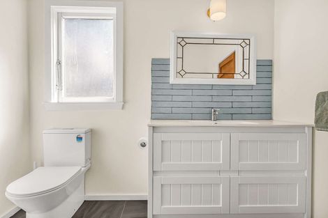 Photo of property in 32 Coote Road, Bluff Hill, Napier, 4110