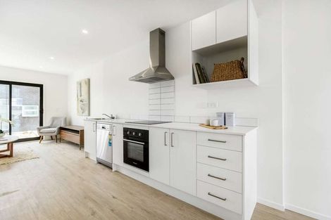 Photo of property in 60 Rauemi Way, Te Atatu South, Auckland, 0610