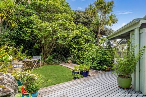 Photo of property in 117 Seaview Road, Piha, New Lynn, 0772