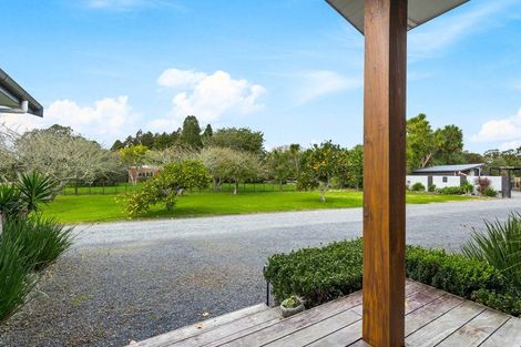 Photo of property in 124 Boord Crescent, Kumeu, 0891