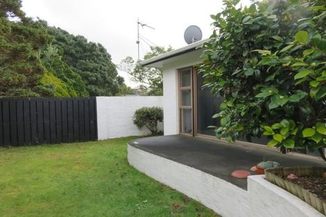 Photo of property in 102 Churton Drive, Churton Park, Wellington, 6037