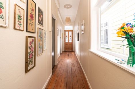 Photo of property in 19 Moir Street, Mount Victoria, Wellington, 6011