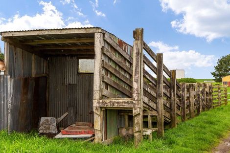 Photo of property in 69 Iredale Road, Hawera, 4610