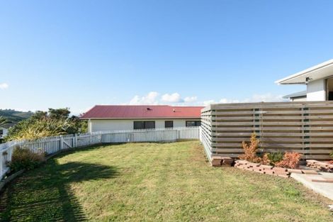 Photo of property in 14a Sunhaven Drive, Newlands, Wellington, 6037