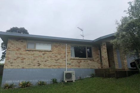 Photo of property in 33 Ginders Drive, Massey, Auckland, 0614