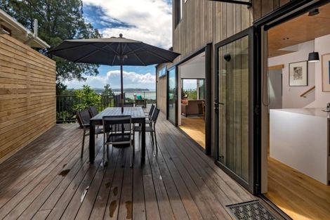 Photo of property in 64 Otitori Bay Road, Titirangi, Auckland, 0604