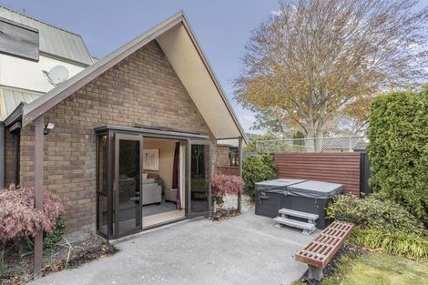 Photo of property in 5 Abbotts Place, Avonhead, Christchurch, 8042