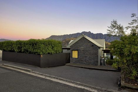 Photo of property in 5 Sunrise Lane, Queenstown, 9300