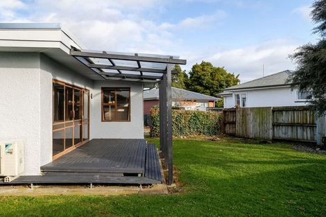 Photo of property in 37 Rewa Street, Takaro, Palmerston North, 4412