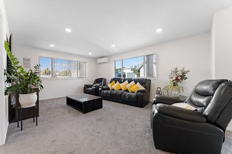 Photo of property in 24 Glendene Avenue, Glendene, Auckland, 0602