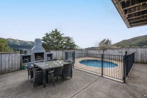 Photo of property in 36 Woodman Drive, Tawa, Wellington, 5028