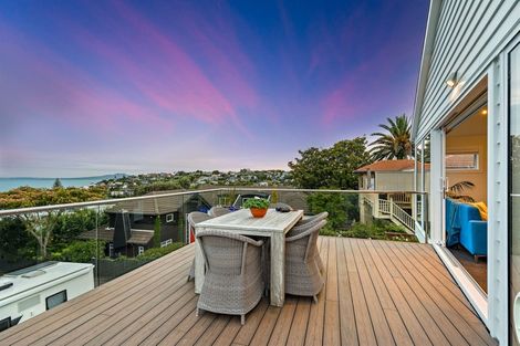 Photo of property in 6 Miri Road, Rothesay Bay, Auckland, 0630