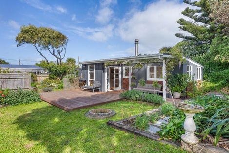 Photo of property in 14b Toi Street, Otaki Beach, Otaki, 5512