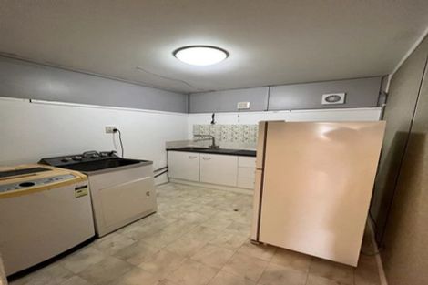 Photo of property in 1/520 Beach Road, Murrays Bay, Auckland, 0630
