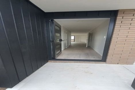 Photo of property in 33 Red Hills Road, Massey, Auckland, 0614