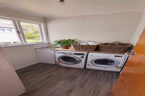 Photo of property in 35 Queen Mary Avenue, New Lynn, Auckland, 0600