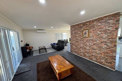 Photo of property in 15 Hinerau Street, Henderson, Auckland, 0612