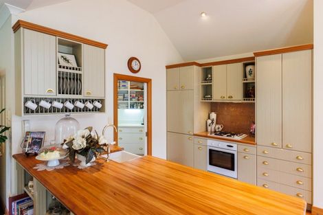 Photo of property in 5 Waicola Drive, Fitzherbert, Palmerston North, 4471