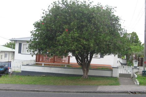Photo of property in 2/42 Sunnyfield Crescent, Glenfield, Auckland, 0629