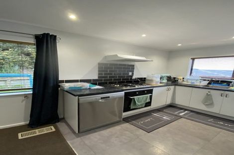 Photo of property in 33 Omapere Street, Whitby, Porirua, 5024